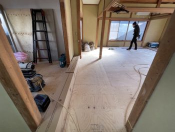 郡山市での住宅改修、床フローリングの工事